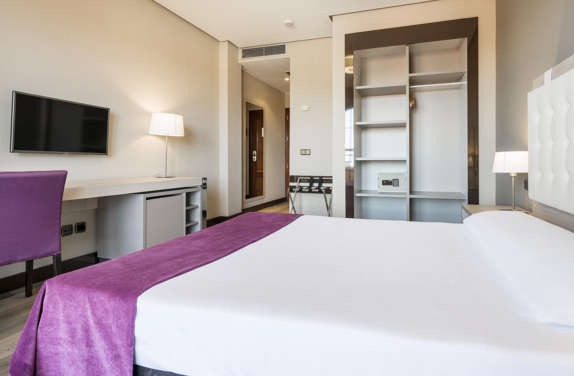 Ilunion Golf Badajoz Hotel Bagian luar foto