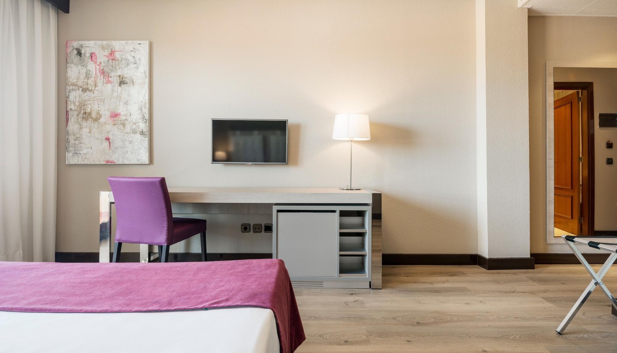 Ilunion Golf Badajoz Hotel Bagian luar foto
