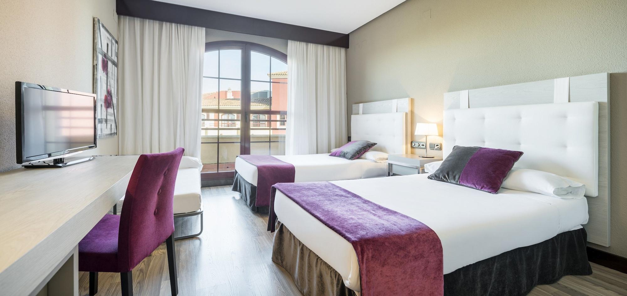 Ilunion Golf Badajoz Hotel Bagian luar foto