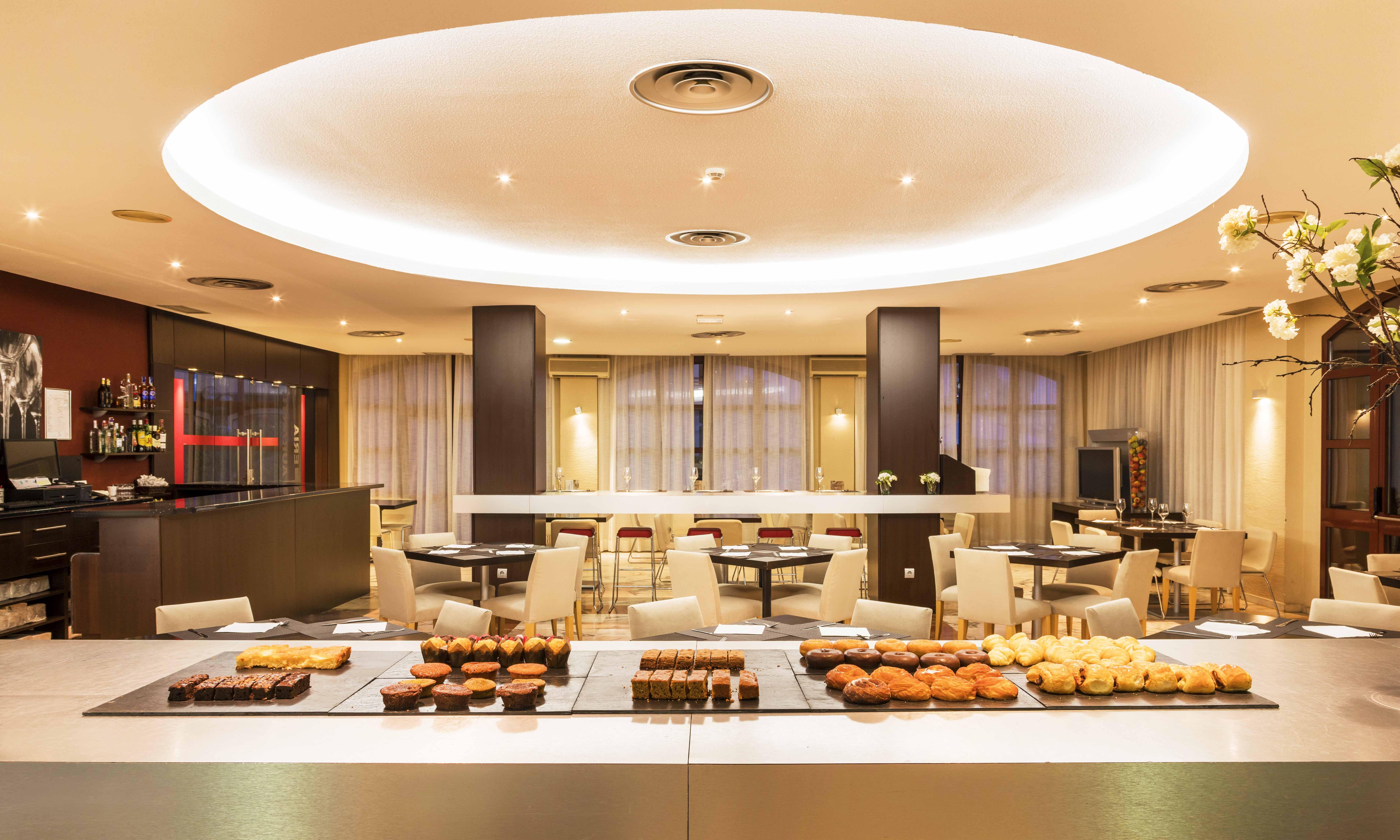 Ilunion Golf Badajoz Hotel Bagian luar foto
