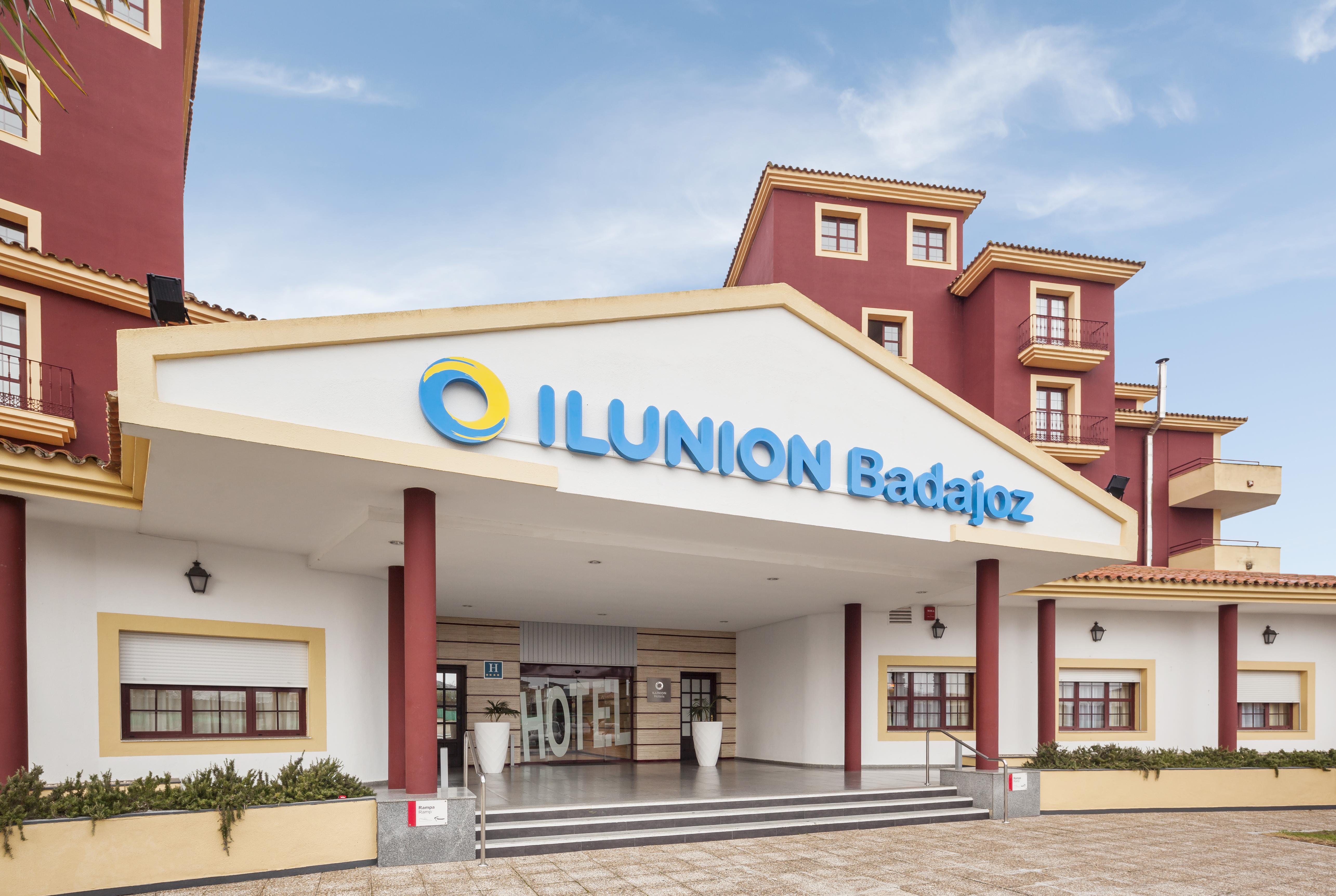 Ilunion Golf Badajoz Hotel Bagian luar foto