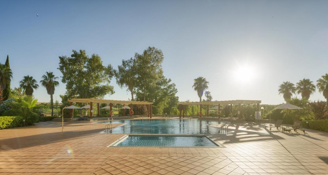 Ilunion Golf Badajoz Hotel Bagian luar foto