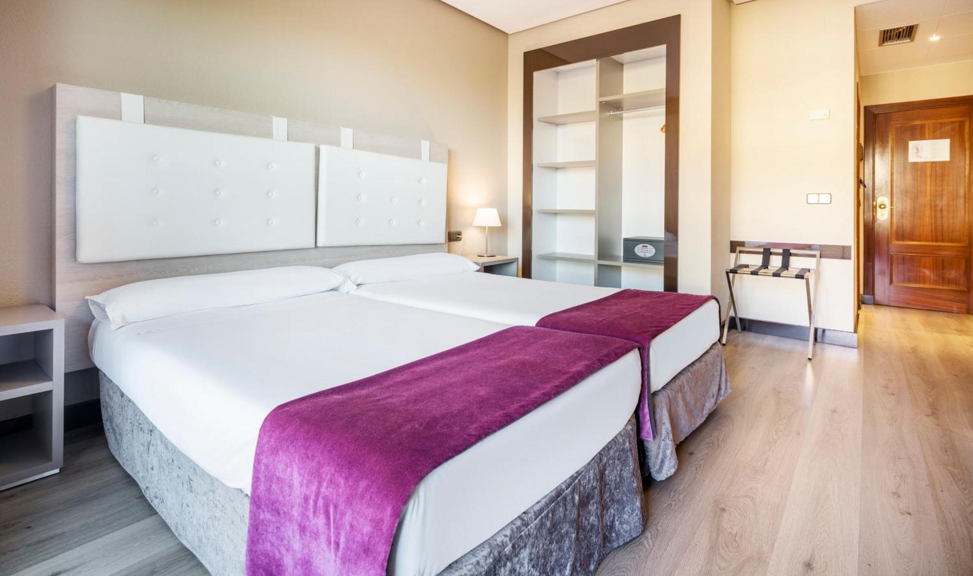 Ilunion Golf Badajoz Hotel Bagian luar foto