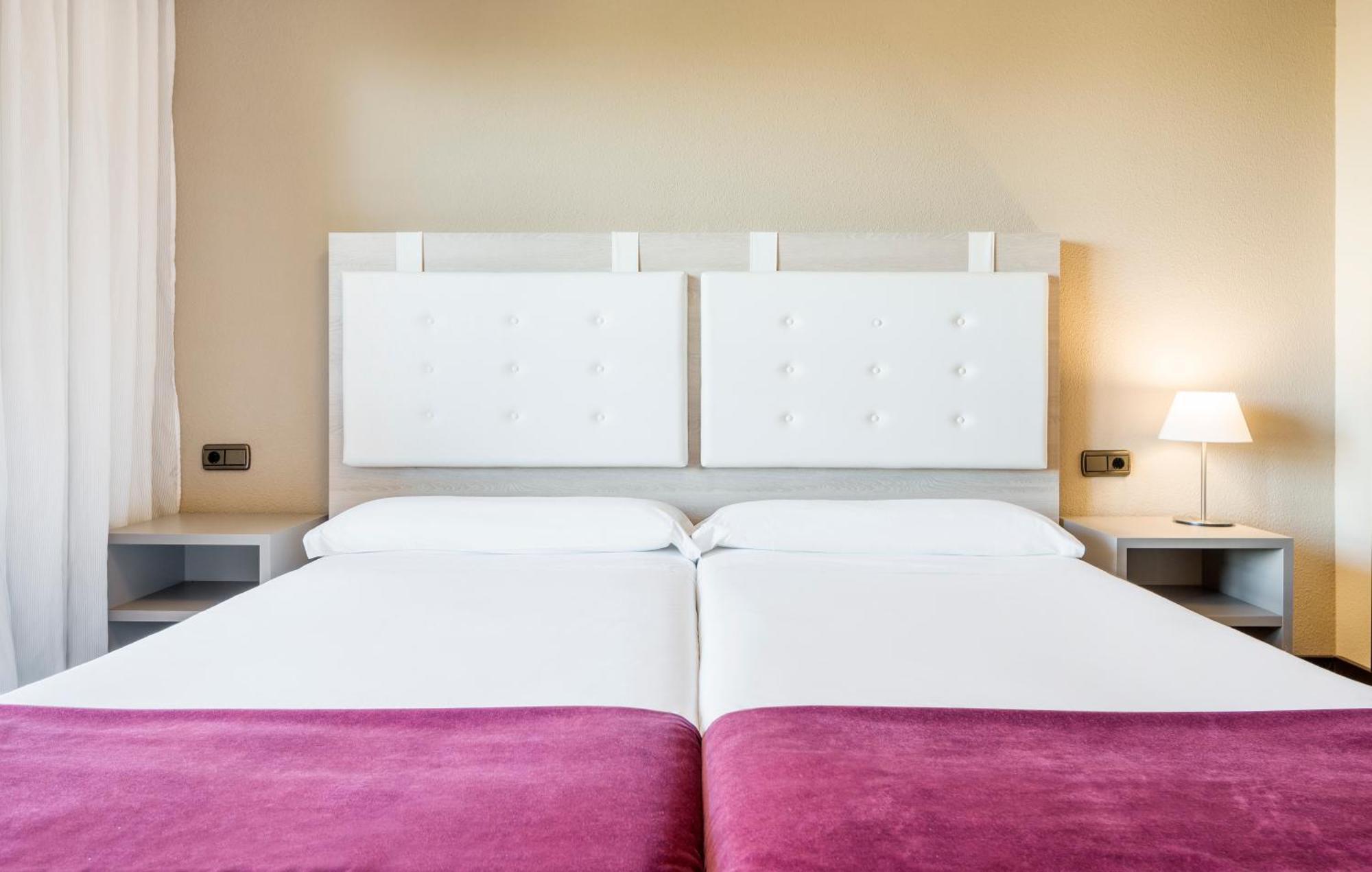 Ilunion Golf Badajoz Hotel Bagian luar foto
