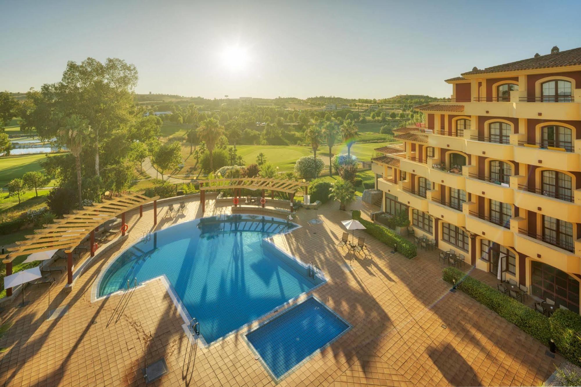 Ilunion Golf Badajoz Hotel Bagian luar foto